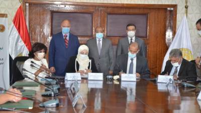 بنك التعمير والإسكان يوقع بروتوكولًا لتفعيل مبادرة "إتاحة أرصفة حي المعادي