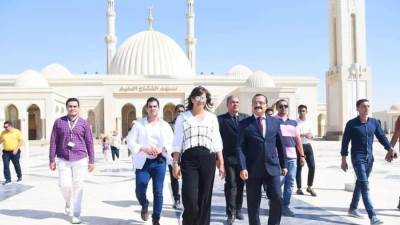 الهجرة: تنظم زيارة إلى مسجد الفتاح العليم بالعاصمة الإدارية لوفد الجاليات المصرية
