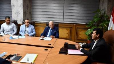 وزير الرياضة يجتمع مع اللجنة العلمية الاستشارية العليا