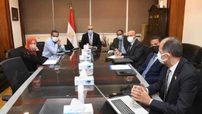 "الجزار" يتابع التصميمات المقترحة لواجهات أبراج "داون تاون" العلمين الجديدة