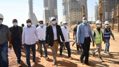 وزير الإسكان يختتم جولته بالعاصمة الإدارية الجديدة بالحى الحكومي