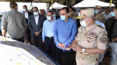 رئيس الوزراء يستهل زيارته للإسكندرية بتفقد أعمال تطوير محور التعمير