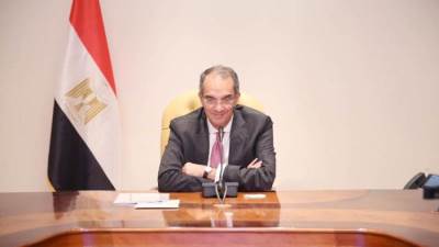 "الاتصالات" وزارة تكافح لتنفيذ أحلام الرئيس في التحول الرقمي للدولة المصرية