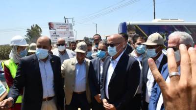 "الجزار" ومحافظ الغربية يتفقدان مجمع الخدمات والمجمع الزراعى بقرية نهطاى بمركز زفتى