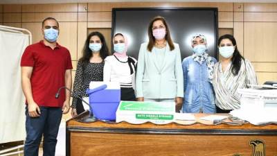 وزيرة التخطيط تشكر الطواقم الطبية وتحث الموظفين على تلقي لقاح كورونا