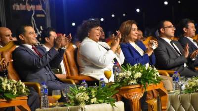 وزيرة الثقافة ومحافظ دمياط مع 5000 مشاهد فى صيف بلدنا برأس البر