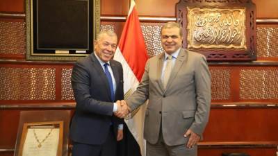 "سعفان" يلتقي برئيس الجالية المصرية بفرنسا لمتابعة أوضاع العمال المصريين