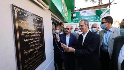 وزير الاتصالات يفتتح مركز خدمة عملاء المصرية للاتصالات ومكتب بريد المحمودية بأسوان