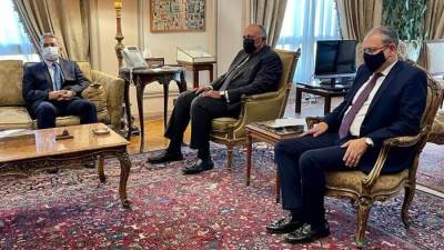 وزير الخارجية يستقبل أعضاء البعثة الدبلوماسية المصرية في كابول