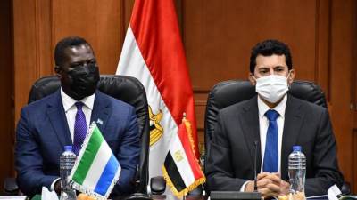 أشرف صبحى: إقامة أكاديميات بسيراليون ودعمهم بالخبرات الأكاديمية في علوم الرياضة