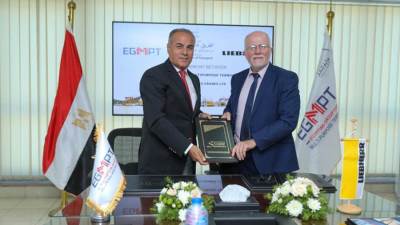 توقيع عقد شراء أوناش الساحة الكهربائية لمحطة تحيا مصر متعددة الأغراض بميناء الإسكندرية