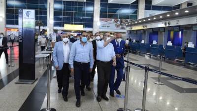رئيس الوزراء يتفقد مبنى الركاب 2و3 بمطار القاهرة للاطمئنان علي حركة السفر