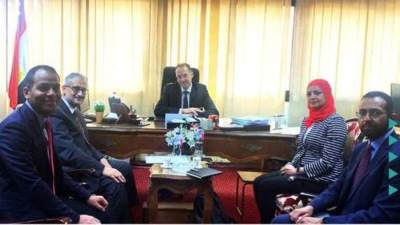 وفد وزارة التخطيط "جائزة مصر للتميز الحكومي" في زيارة لمصلحة الشهر العقاري