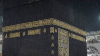 شاهد امطار ورعد وبرق علي الحرم المكي فوق الكعبة المشرفة