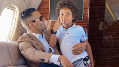 محمد رمضان يسخر من منتقديه ويرد "لا أنظر خلفي إلا لإلتقاط صورة"