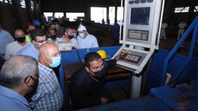 وزير النقل في جولة تفقدية بورش العباسية للسكك الحديدية المتخصصة