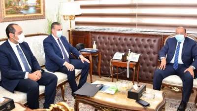 وزير التنمية المحلية يتابع مع محافظ المنوفية معدلات تنفيذ مشروعات تطوير الريف