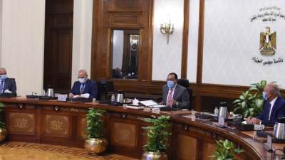 رئيس الوزراء يستعرض مقترحا بشأن إنشاء وتشغيل محطة حافلات مركزية بمنطقة غرب القاهرة