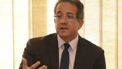 وزير السياحة يتابع الموقف التنفيذي لنقل القطع الثقيلة وكنوز توت عنخ امون