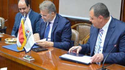 "الإسكندرية للحاويات" توقع عقدا مع "CMA CGM" العالمية للتداول على أرصفة محطاتها