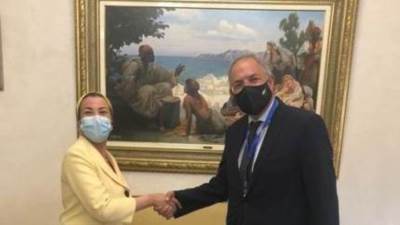 وزيرة البيئة ونظيرها القبرصى يلتقيان لتعزيز سبل التعاون البيئى بين البلدين 