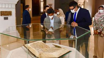 وزير السياحة السعودي يزور متحف الفن الإسلامي بباب الخلق