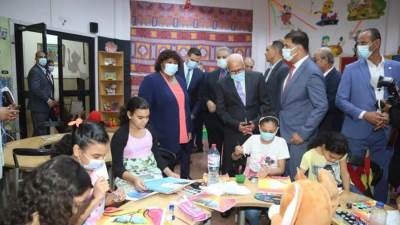 وزيرة الثقافة ومحافظ بورسعيد يتفقدان مكتبة مصر العامة ويشهدان أوركسترا الأنامل الصغيرة