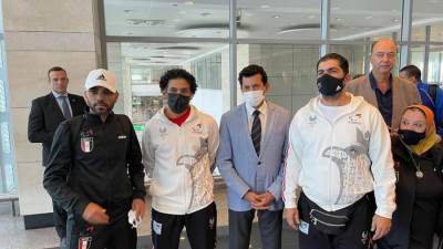 وزير الرياضة يستقبل البعثة المصرية البارالمبية بمطار القاهرة