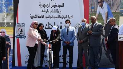 وزير الشباب والرياضة يُسلم دراجات المرحلة الثالثة لمبادرة "دراجتك صحتك" بالمركز الأوليمبي