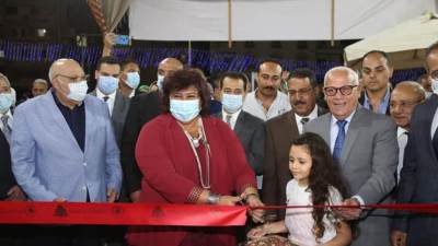 وزيرة الثقافة ومحافظ بورسعيد يفتتحان معرض الكتاب الرابع بالمدينة الباسلة