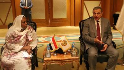 سعفان يبحث مع نظيرته السودانية نقل الخبرة المصرية في الحوسبة والتدريب والتفتيش العمالي والسلامة