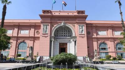 وزير السياحة والآثار يتفقد مشروع تطوير الخدمات بالمتحف المصري بالتحرير