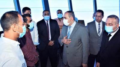 وزير الطيران المدنى يتفقد برج مراقبة مطار القاهرة ويشيد بأداء المراقبين الجويين