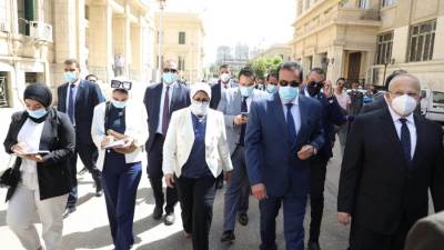 وزيرا "الصحة"و"التعليم العالي" يتفقدان نقاط تطعيم الطلاب والعاملين بلقاح كورونا بجامعة القاهرة