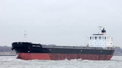 عاجل.. نجاح تعويم السفينة الجانحة في قناة السويس بعد تدخل قطعًا بحرية