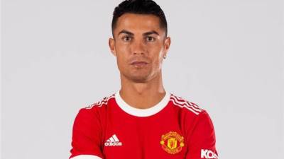 "كرستيانو رونالدو" يوقع عقده نهائيًا مع مانشستر يونايتد