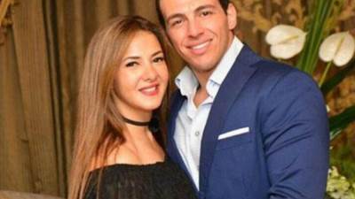 دنيا سمير غانم تهنئ زوجها"يا رب دعوات بابي ومامي تكون من نصيبك"