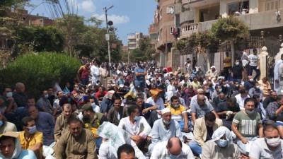 بخالص الحزن والاسى..الآلاف يشيعون جثمان الحاج محمود العربي