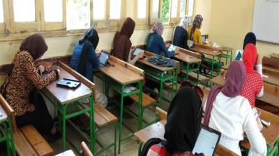 طلاب الثانوية العامة يؤدون إمتحان الجيولوجيا والتفاضل وعلم النفس(دور ثانى) اليوم