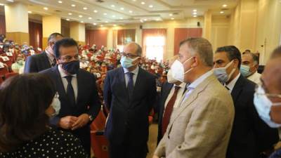 وزير التعليم العالي ورئيس جامعة عين شمس يتفقدان مراكز التطعيم للوقاية من "كورونا"