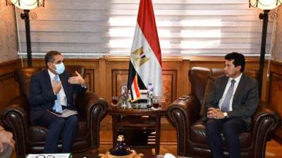 وزير الشباب ومحافظ الغربية يناقشان تطوير مراكز الشباب ضمن "حياة كريمة"