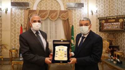 وزير الري في المنيا لمتابعة المشروعات ويكرم العاملين بالمشروع القومى لتأهيل الترع