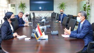 وزيرة البيئة تناقش مع محافظ الغربية دعم القرى الاكثر احتياجا ضمن مبادرة حياة كريمة