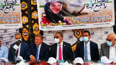 "توفيق" يشهد مزادًا لبيع الأقطان بالفيوم.. ويؤكد: نستهدف استعادة عرش مصر عالميًا