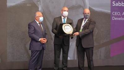 وزير الإسكان ورئيس الإتحاد الأفريقي لمقاولي التشييد والبناء يكرمان الراحلين "الكفراوي" و"صبور"