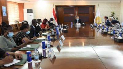 "شعراوي" يبحث مع وفد حكومي من ناميبيا وبرنامج الأغذية العالمي تبادل الخبرات