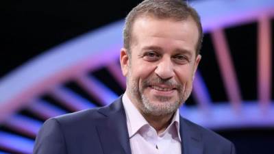 تعرض منزل النجم "شريف منير" إلى حريق بالمقطم....ويطمئن جمهوره عبر انستجرام 