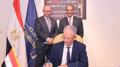 وزير الاتصالات يشهد توقيع اتفاق تعاون لتقديم ماجستير العلوم من جامعة كوينز