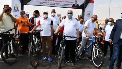 وزير الرياضة ومحافظ القاهرة يفتتحان أُولي المسارات المؤمنة للدراجات