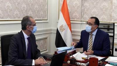 رئيس الوزراء يتابع مع  وزير الاتصالات الموقف التنفيذي للمشروعات التي تعمل عليها الوزارة